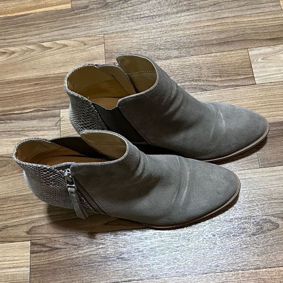 Vionic Women’s Anne Ankle Bootie Suede Snakeskin Printed Heel Gray‎ Tan Size 8.5 - Picture 3 of 13